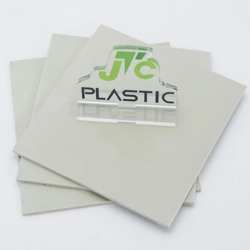Baltā cietā PVC loksne ir skaista un praktiska būvmateriālu izvēle
